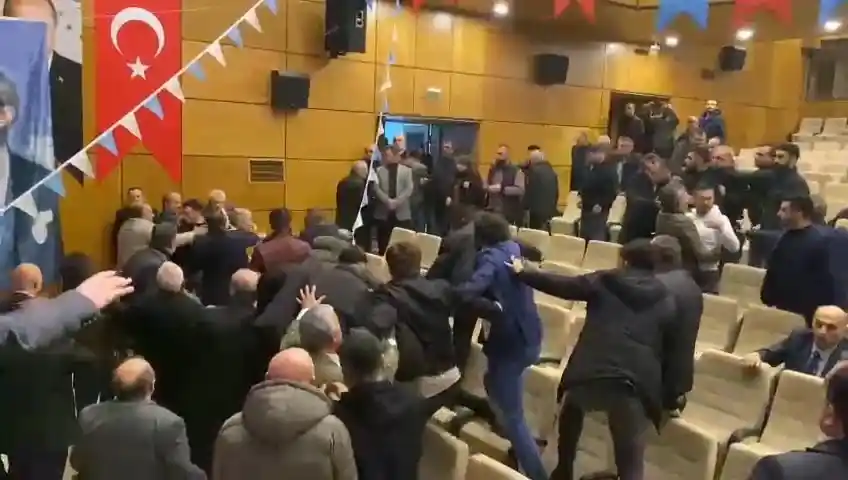 İYİ Parti'nin Rize Merkez İlçe Kongresinde kavga çıktı
