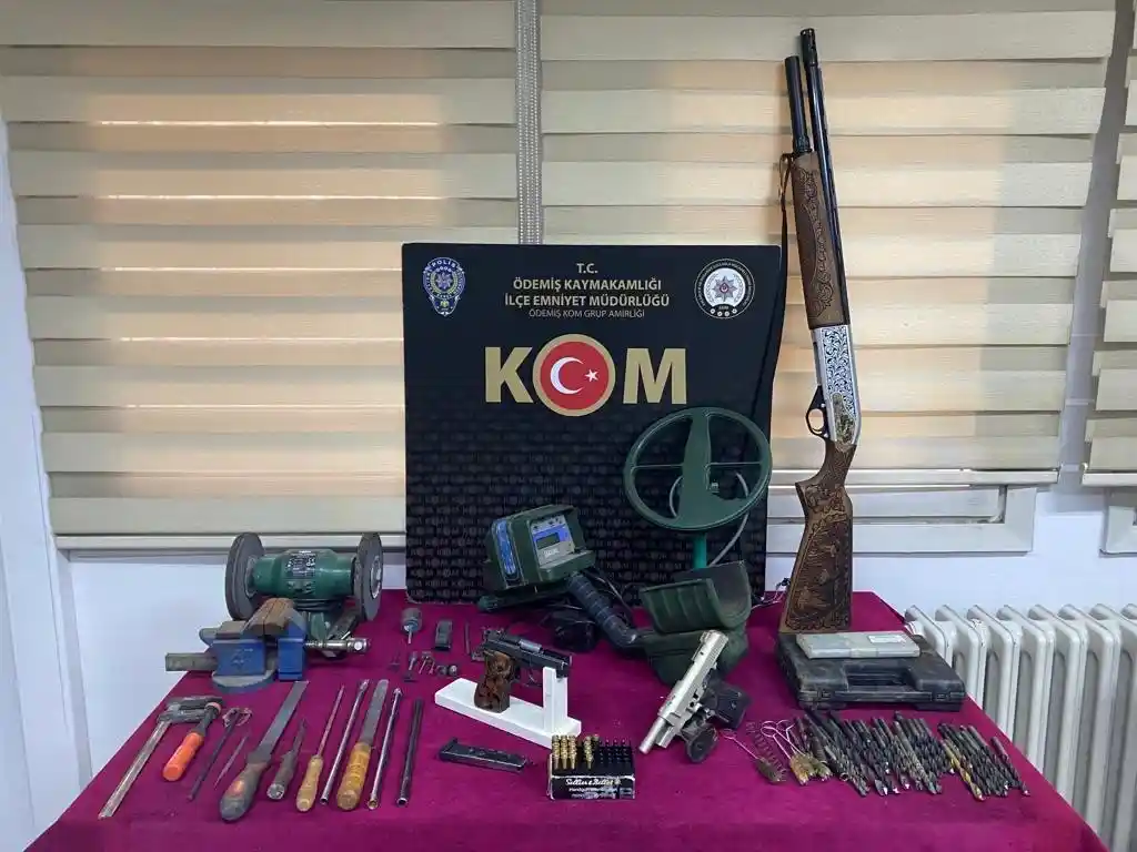 İzmir'de kurusıkıdan tabanca yapan 2 şüpheli yakalandı