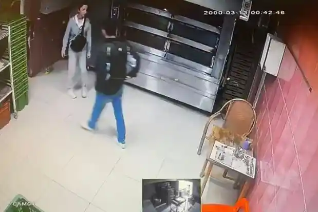 İzmir’de telefon hırsızlığı güvenlik kamerasına yansıdı