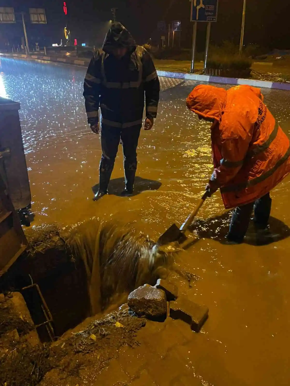 İzmir’in ilçeleri sağanağa teslim oldu
