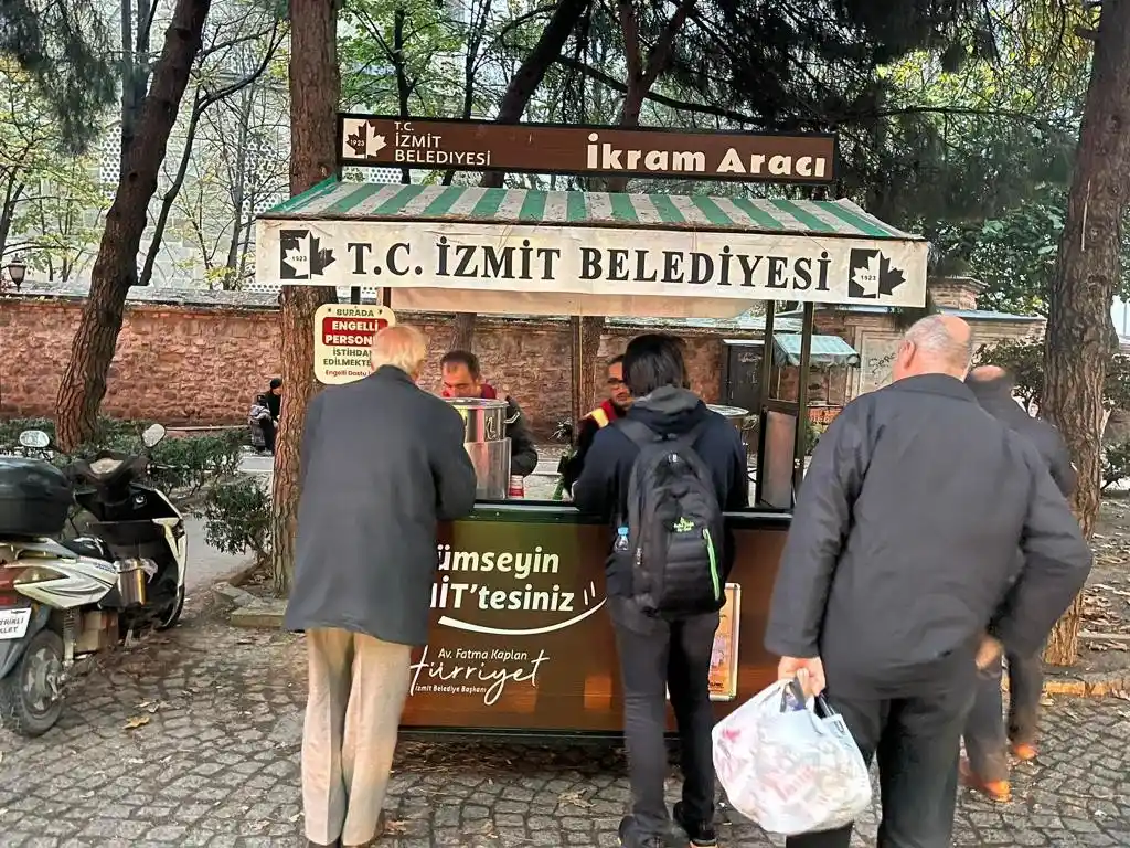 İzmit’te vatandaşlara çorba ikramı
