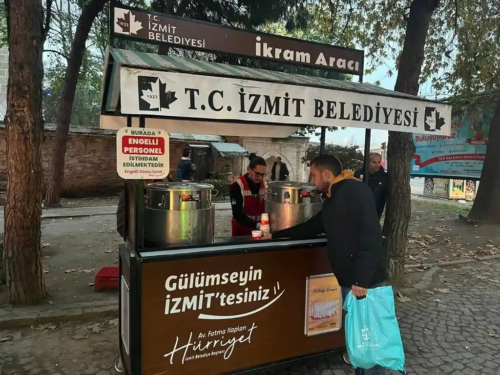 İzmit’te vatandaşlara çorba ikramı