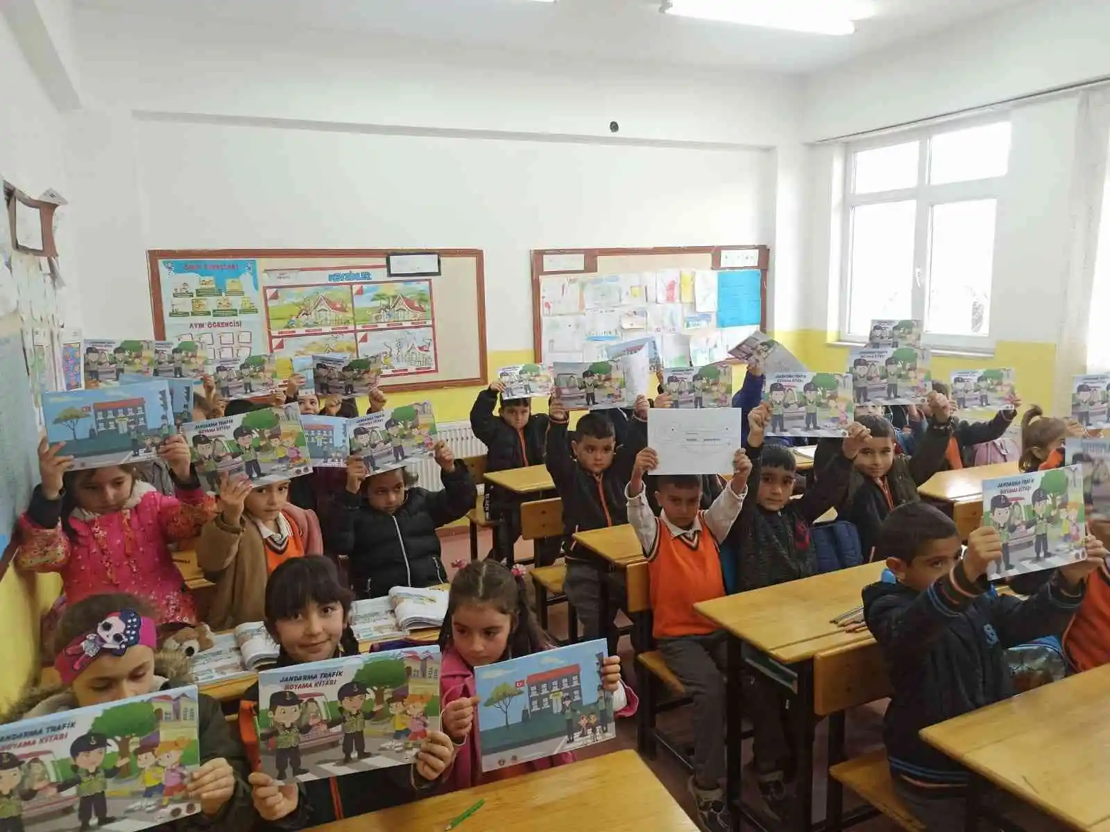Jandarma ekipleri yeni trafik dedektifleri yetiştiriyor