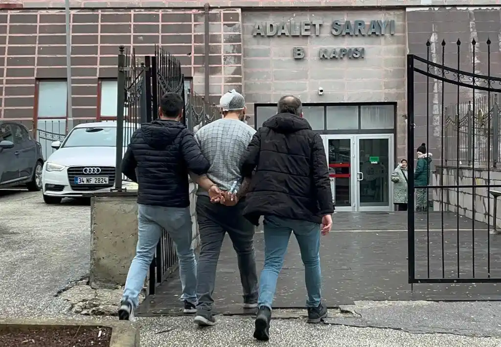 Kaçarken polis aracına çarpması sonucu yakalanan hırsızlık şüphelisi tutuklandı
