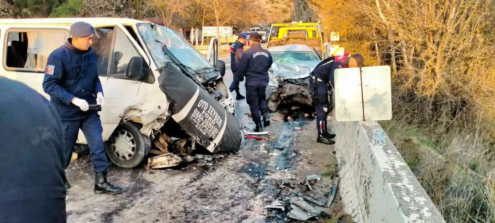 Kafa kafaya çarpıştılar: 9 yaralı