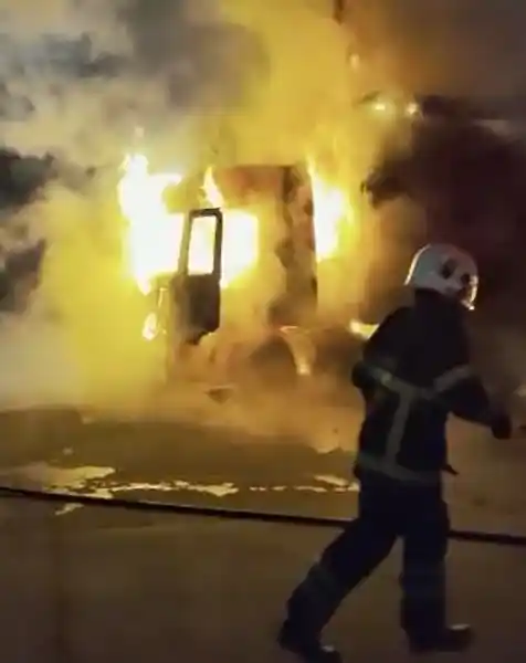 Kapıkule Sınır Kapısı’nda bekleyen tır alev topuna döndü