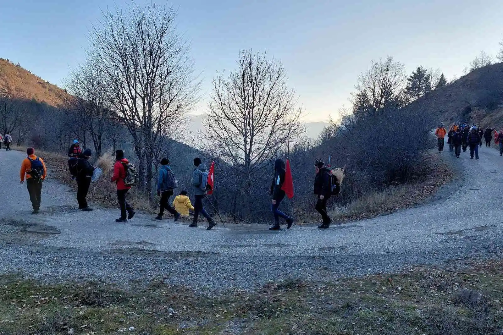 Karlı yolları Sarıkamış Şehitleri için adımladılar