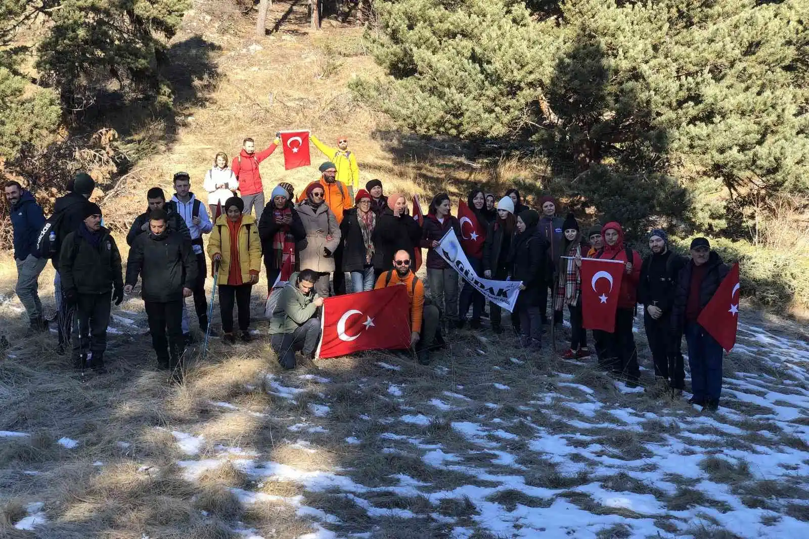 Karlı yolları Sarıkamış Şehitleri için adımladılar
