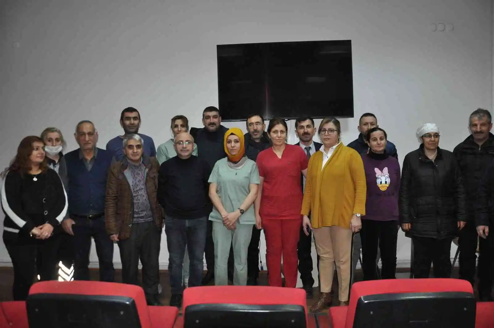 Kars’ta öğretmenevi çalışanları kadro istiyor
