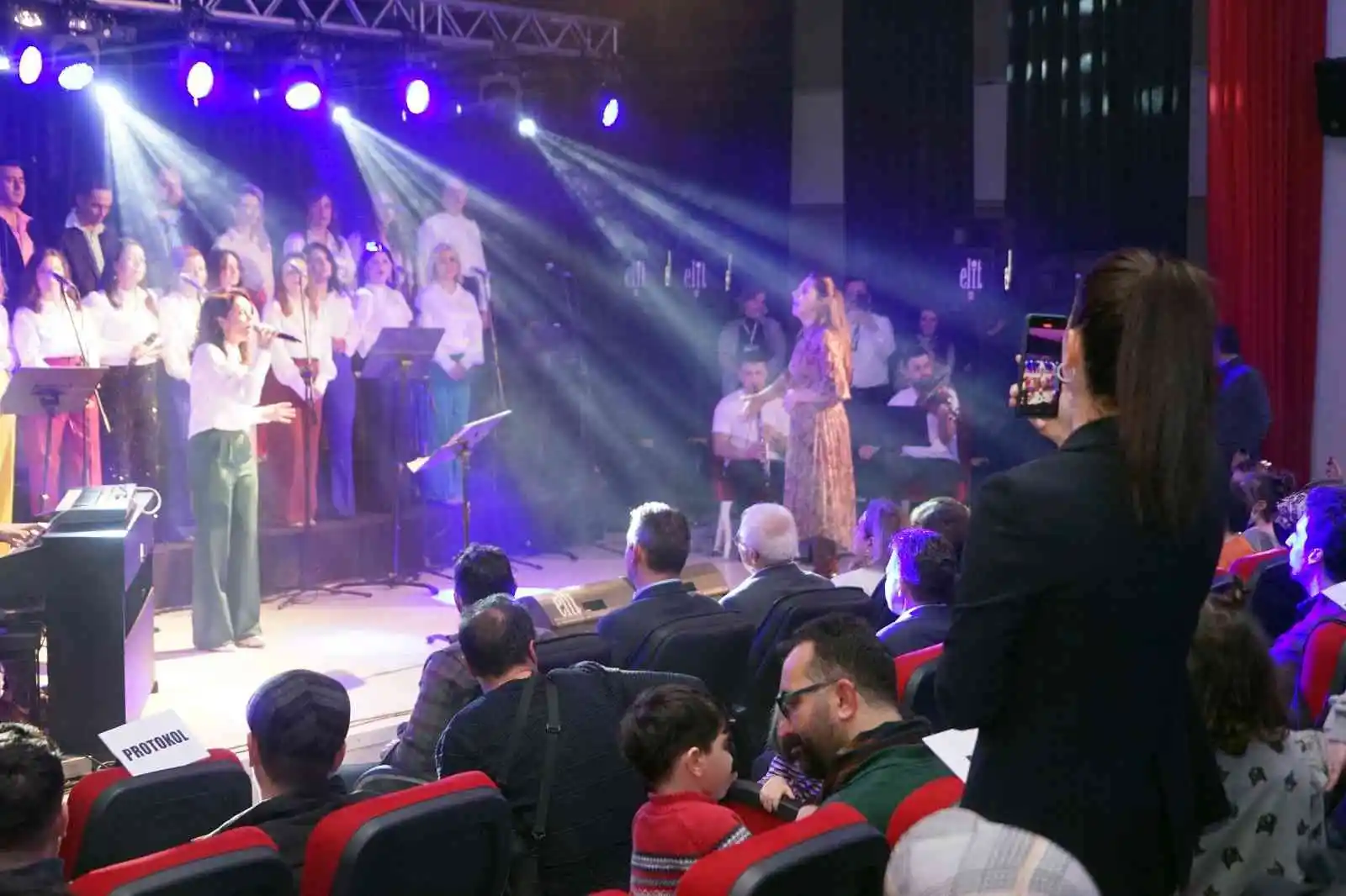 Kastamonu Belediyesi kursiyerlerinin konseri büyük alkış topladı