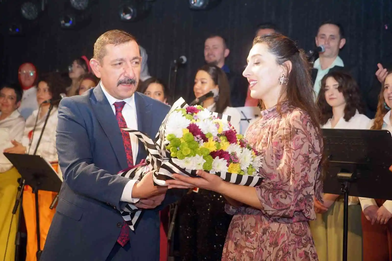 Kastamonu Belediyesi kursiyerlerinin konseri büyük alkış topladı