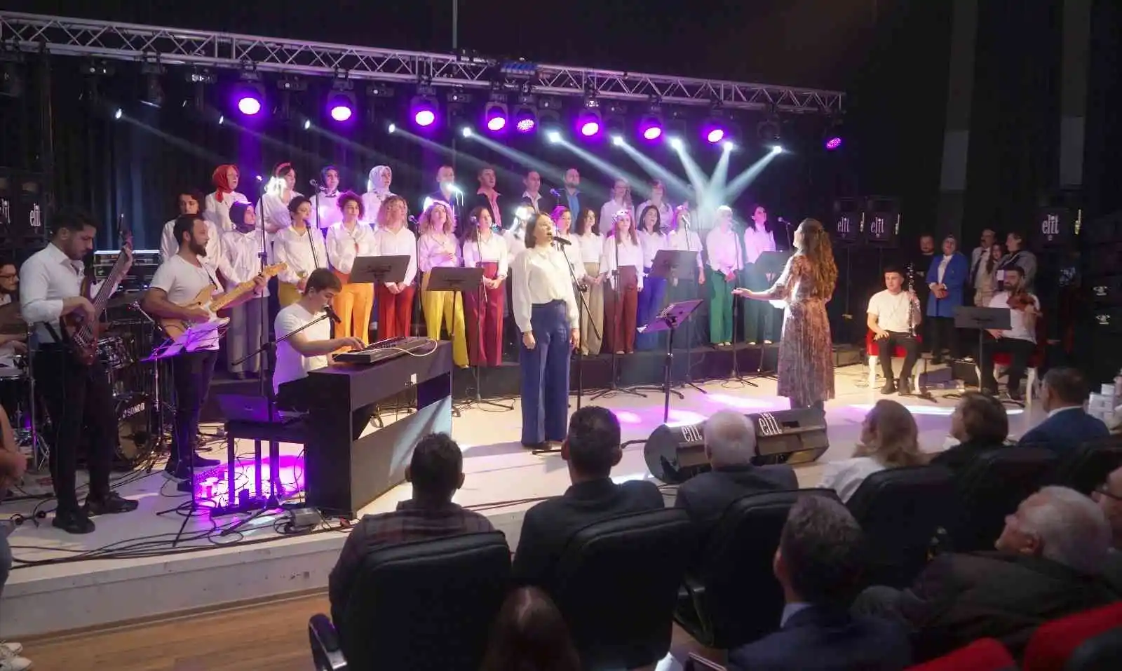 Kastamonu Belediyesi kursiyerlerinin konseri büyük alkış topladı