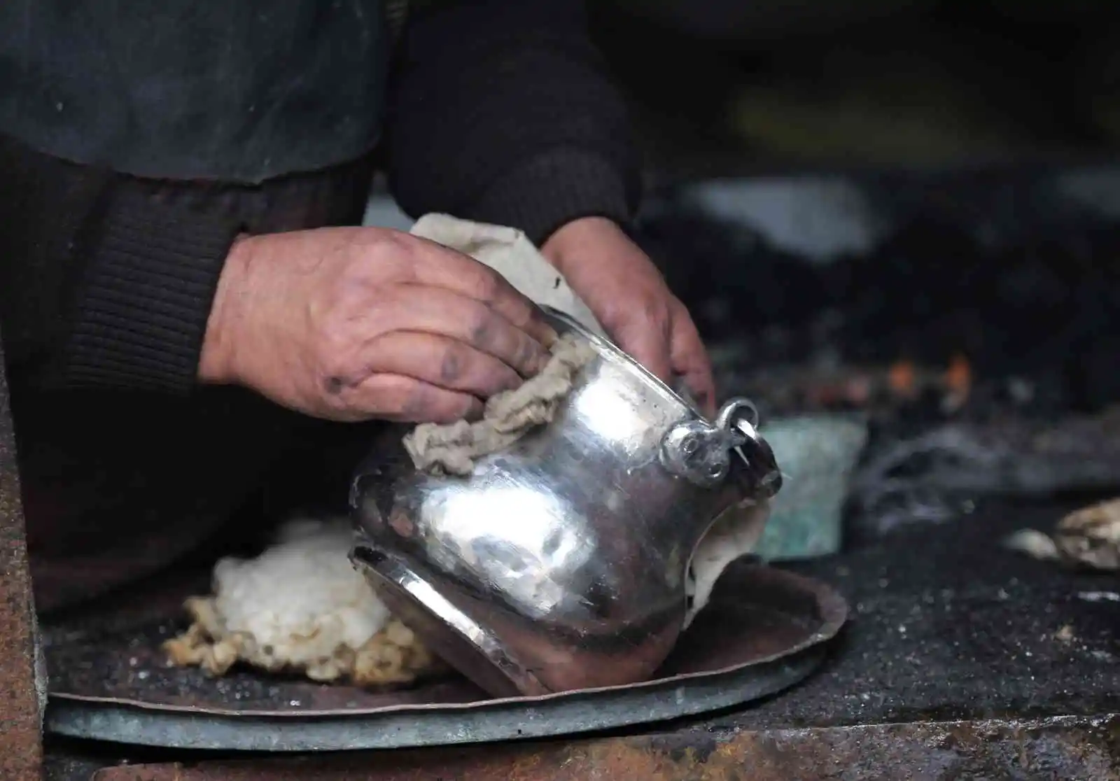 Kastamonu’nun son kalay ustası, 56 yıldır bakırlara hayat veriyor
