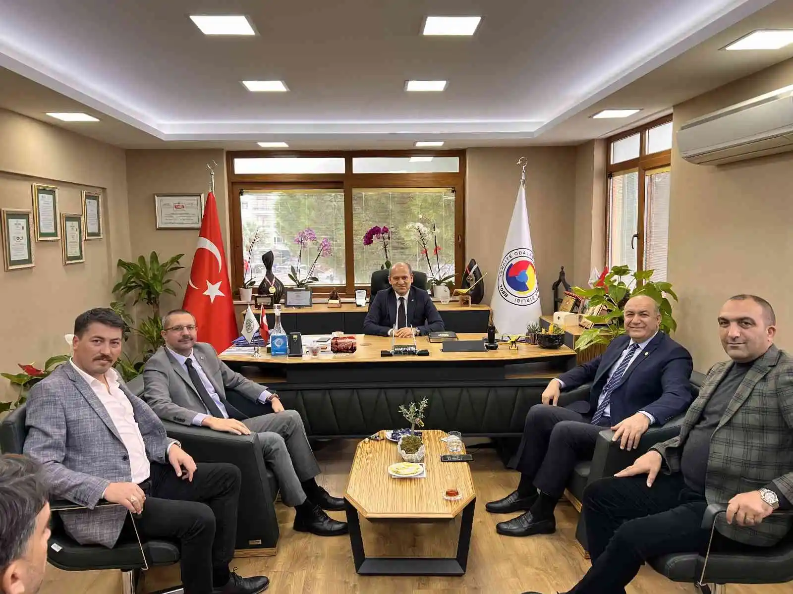 Kaymakam Enver Özderin'den Edremit Ticaret Odası'na ziyaret
