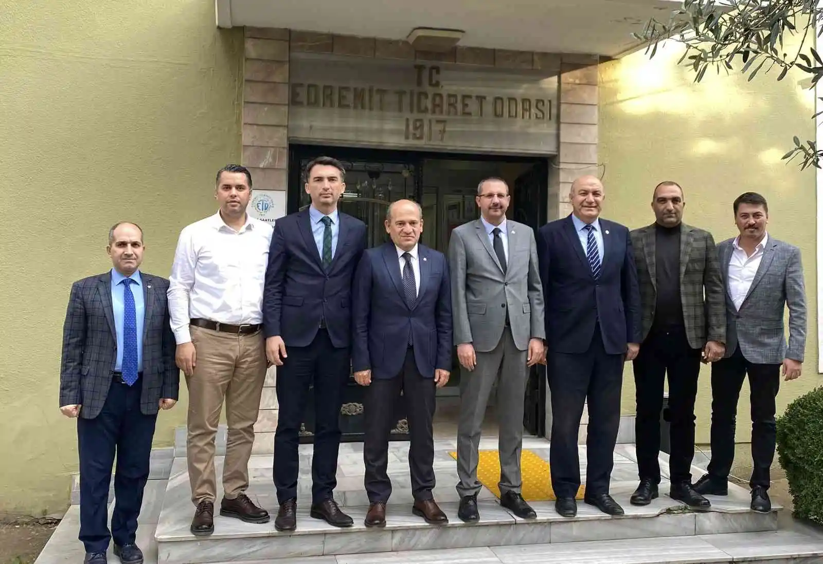 Kaymakam Enver Özderin’den Edremit Ticaret Odası’na ziyaret