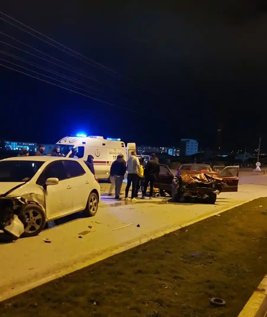 Kaza sonrası trafik polislerinden örnek davranış
