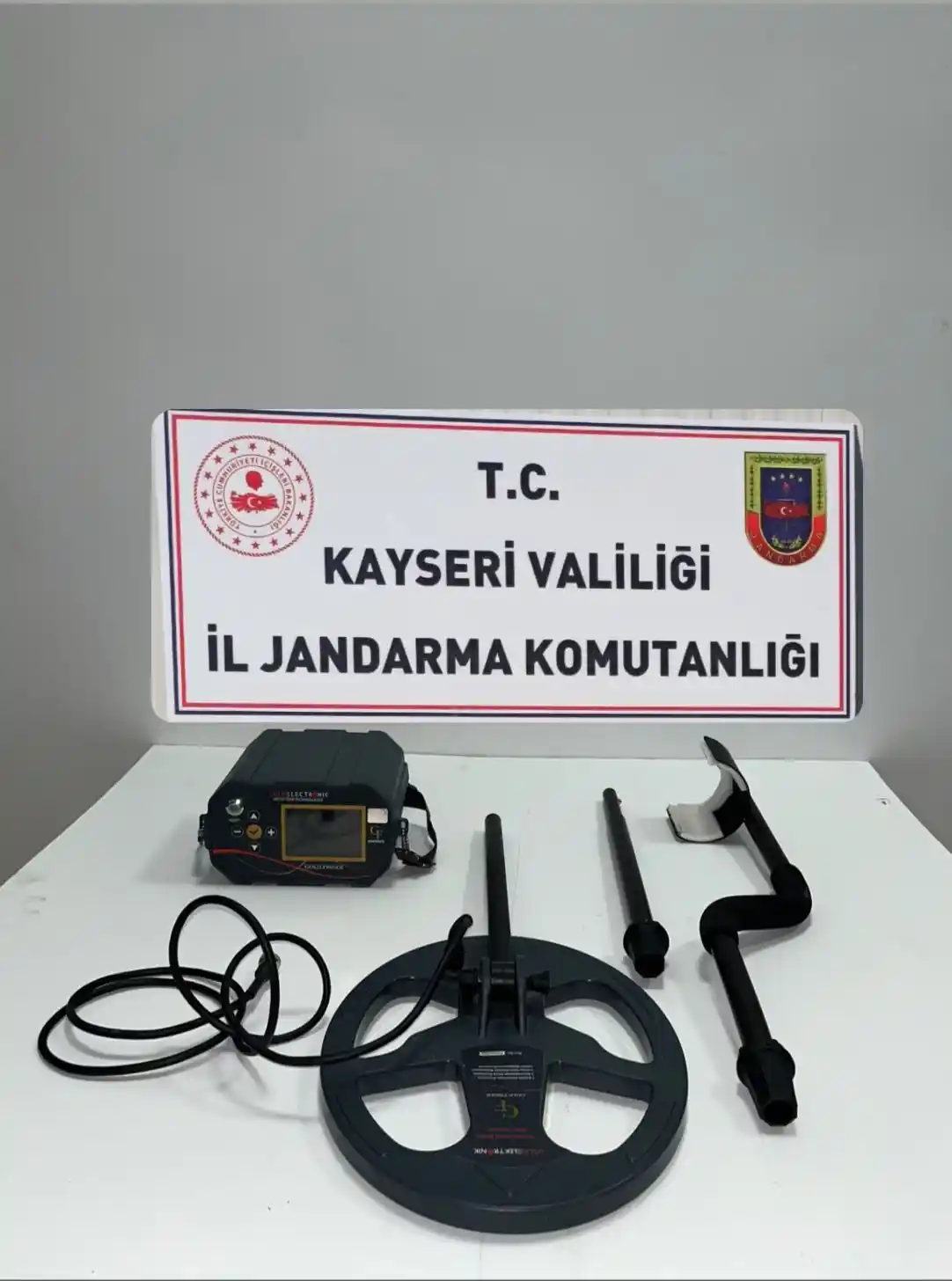 Kilisede Kaçak Kazı Yapanlara Suçüstü