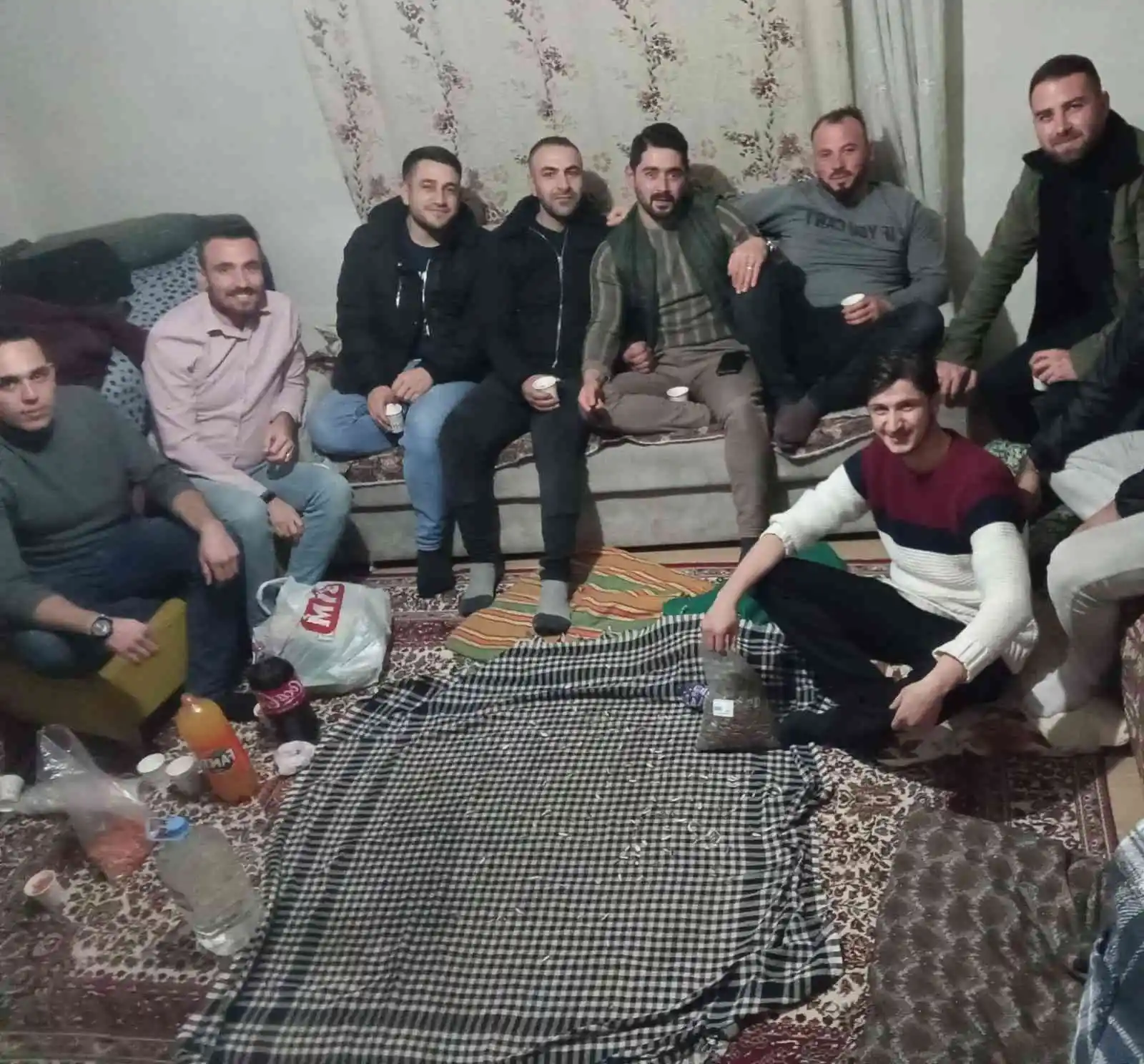 Kış Aylarının Vazgeçilmezi Köy Odası Kültürünü Sürdürüyor