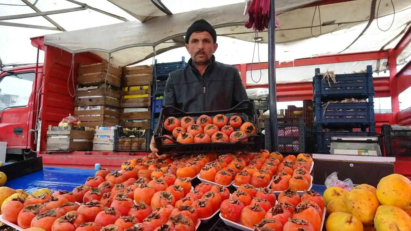 Kış mevsiminin gözdesi cennet hurması vücut direncini koruyor
