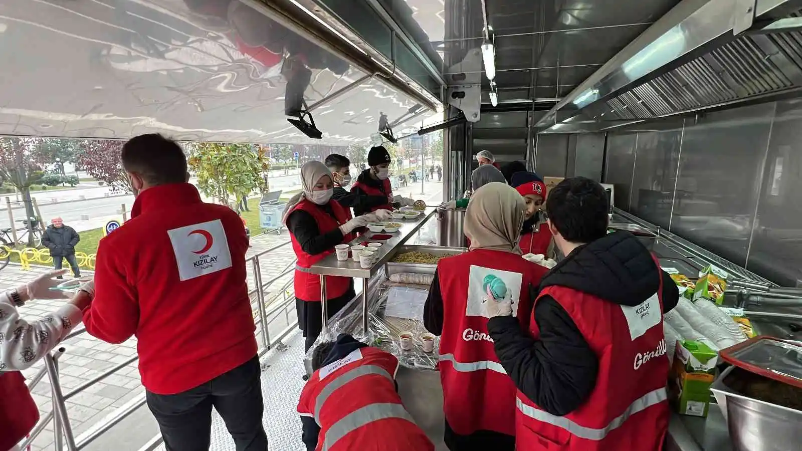 Kızılay’ın kazanları onlar için kaynıyor
