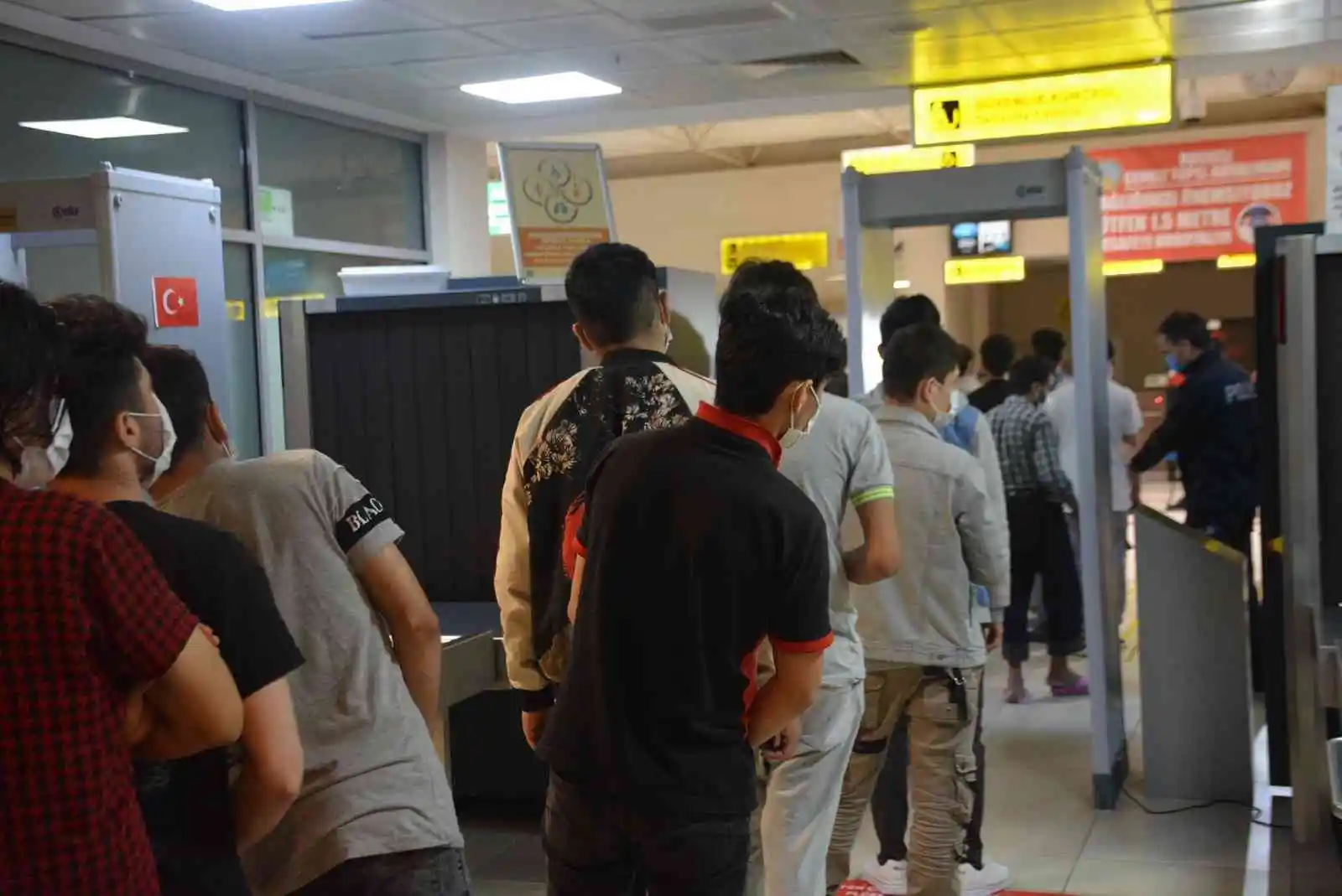 Kocaeli'de 67 düzensiz göçmen sınır dışı edildi