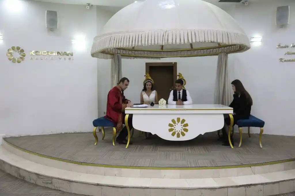 Kocasinan'da bir günde 22 çift, mutlu ve huzurlu yuvaların temelini attı
