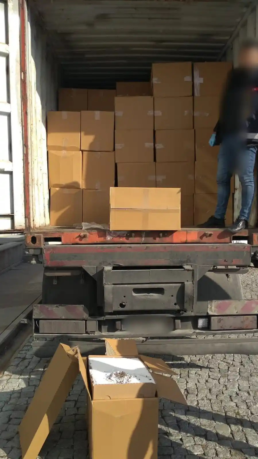 Konya'da 3 milyon 600 bin adet kaçak sigara ele geçirildi
