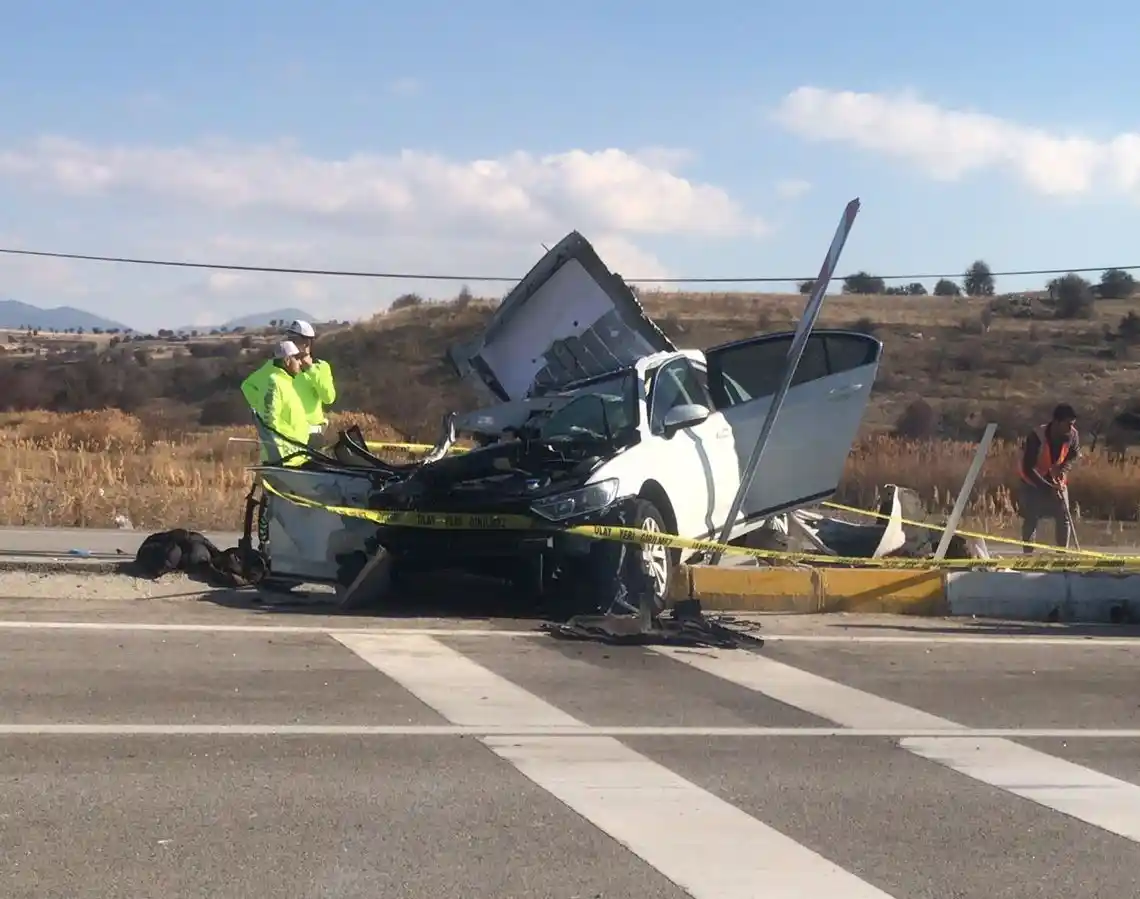 Konya’da otomobille kamyonet çarpıştı: 1 ölü, 4 yaralı
