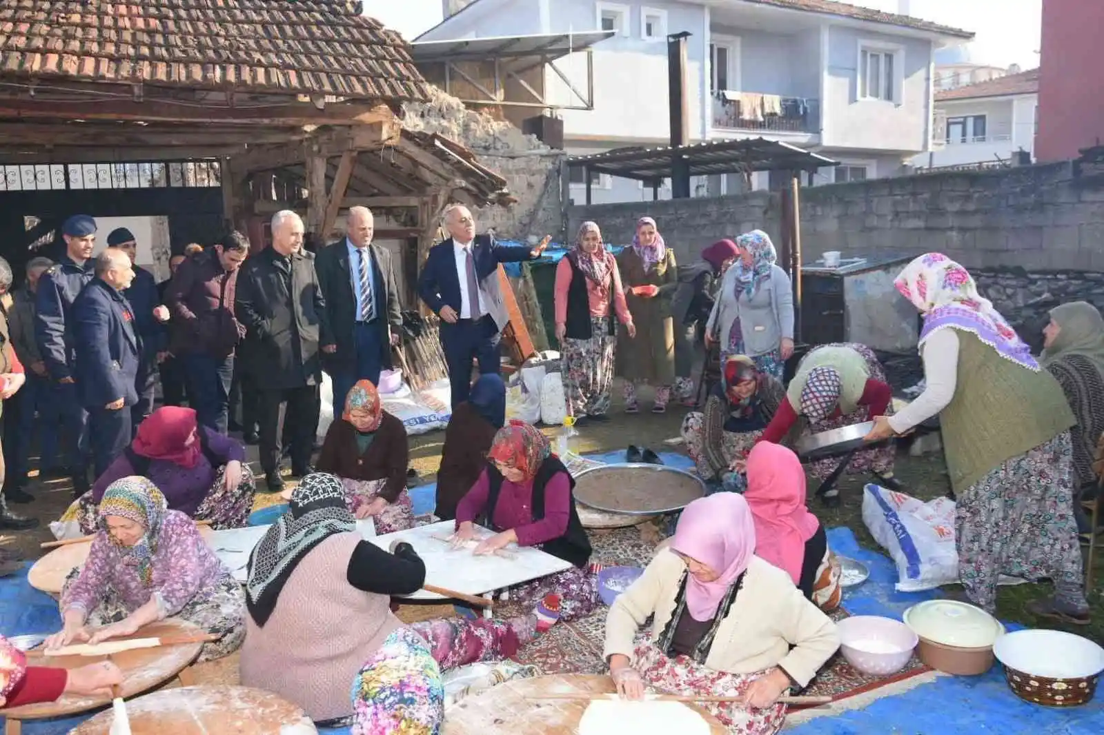 Köylülerden başkana muhteşem karşılama
