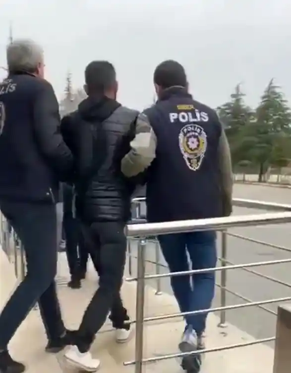 'Kredi vereceğiz' diyerek dolandırıcılık yapan şahıslar yakalandı
