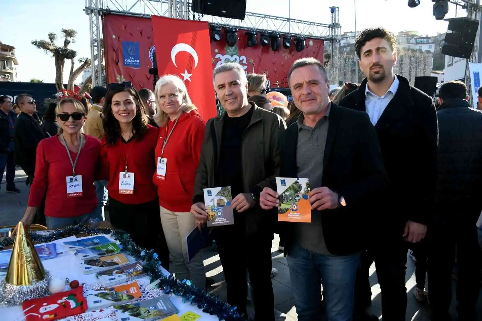 Kuşadası’nda yeni yıl kutlamaları erken başladı
