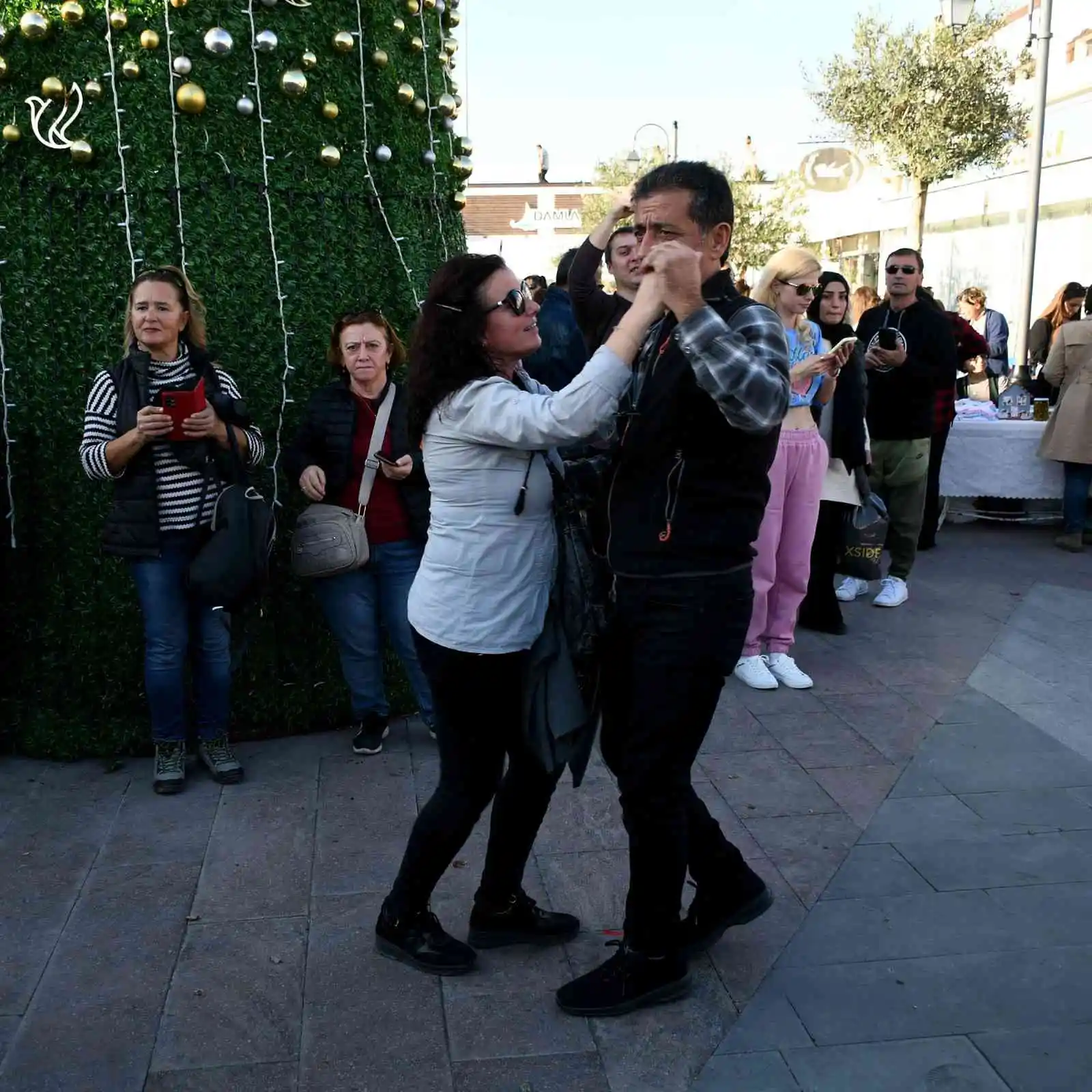 Kuşadası’nda yeni yıl kutlamaları erken başladı