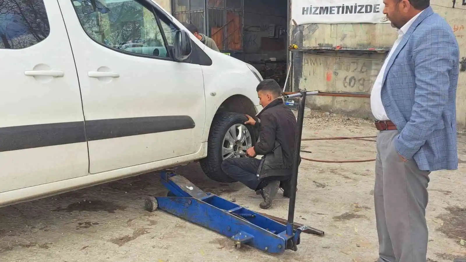 Lastikçilerde kış mesaisi