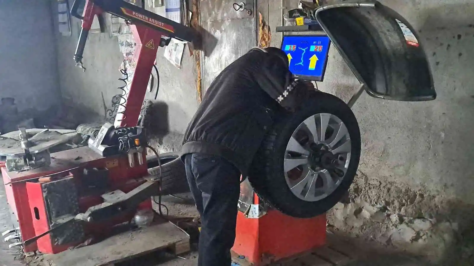 Lastikçilerde kış mesaisi