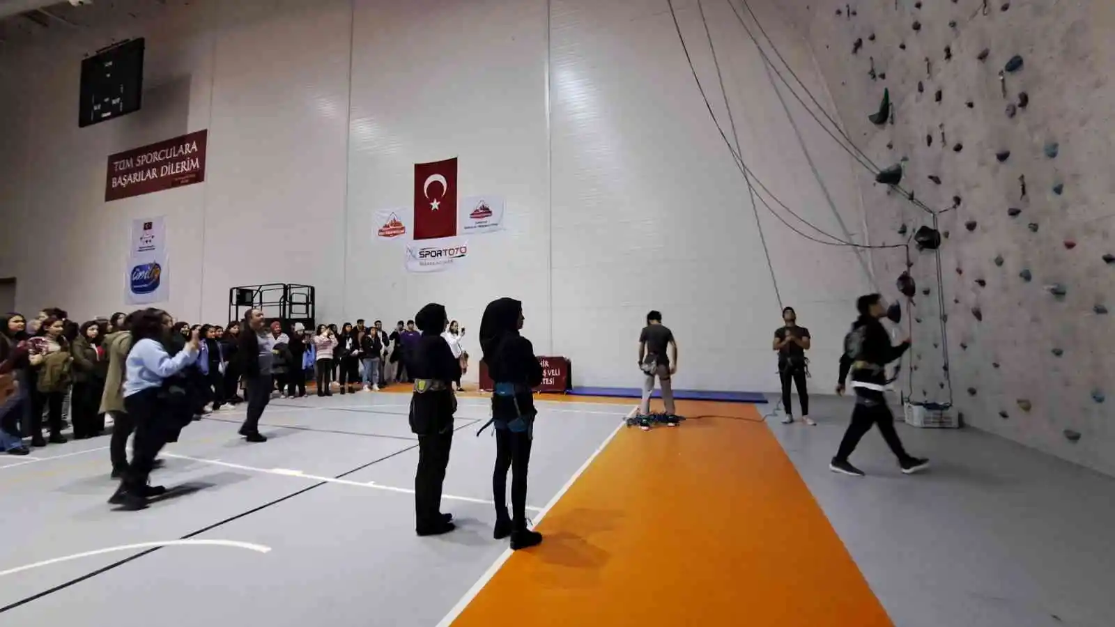 Lise öğrencilerinden NEVÜ’ye teknik gezi