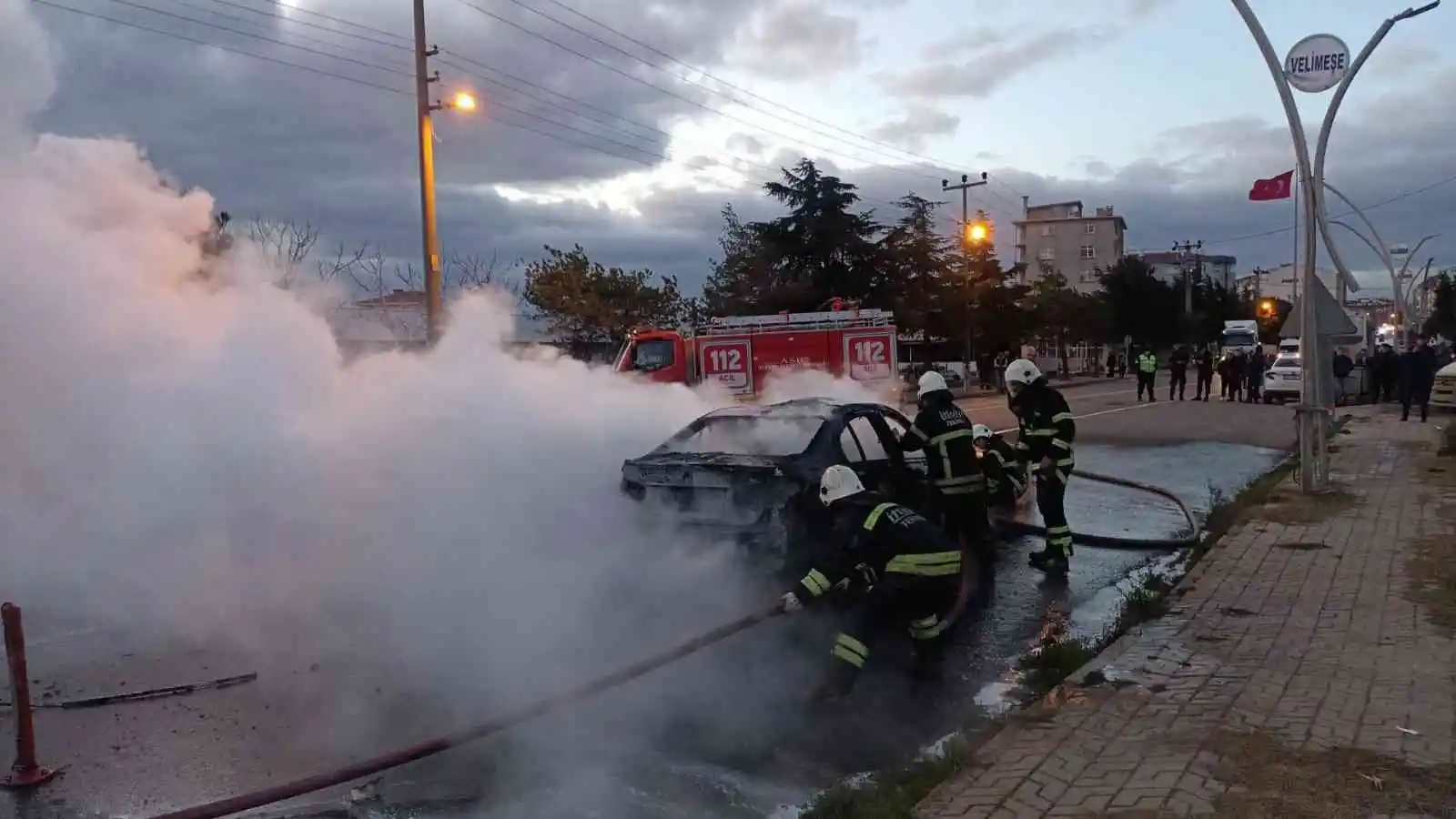 LPG’li otomobil alev topuna döndü
