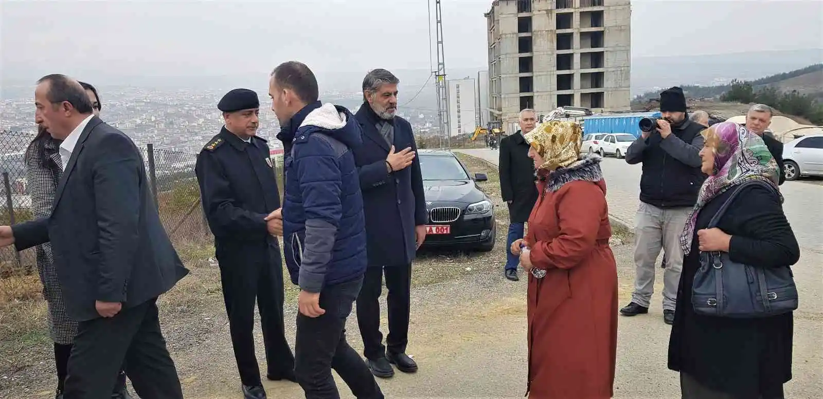 Maden şehitlerinin aileleri fidan dikiminde gözyaşlarına hakim olamadı
