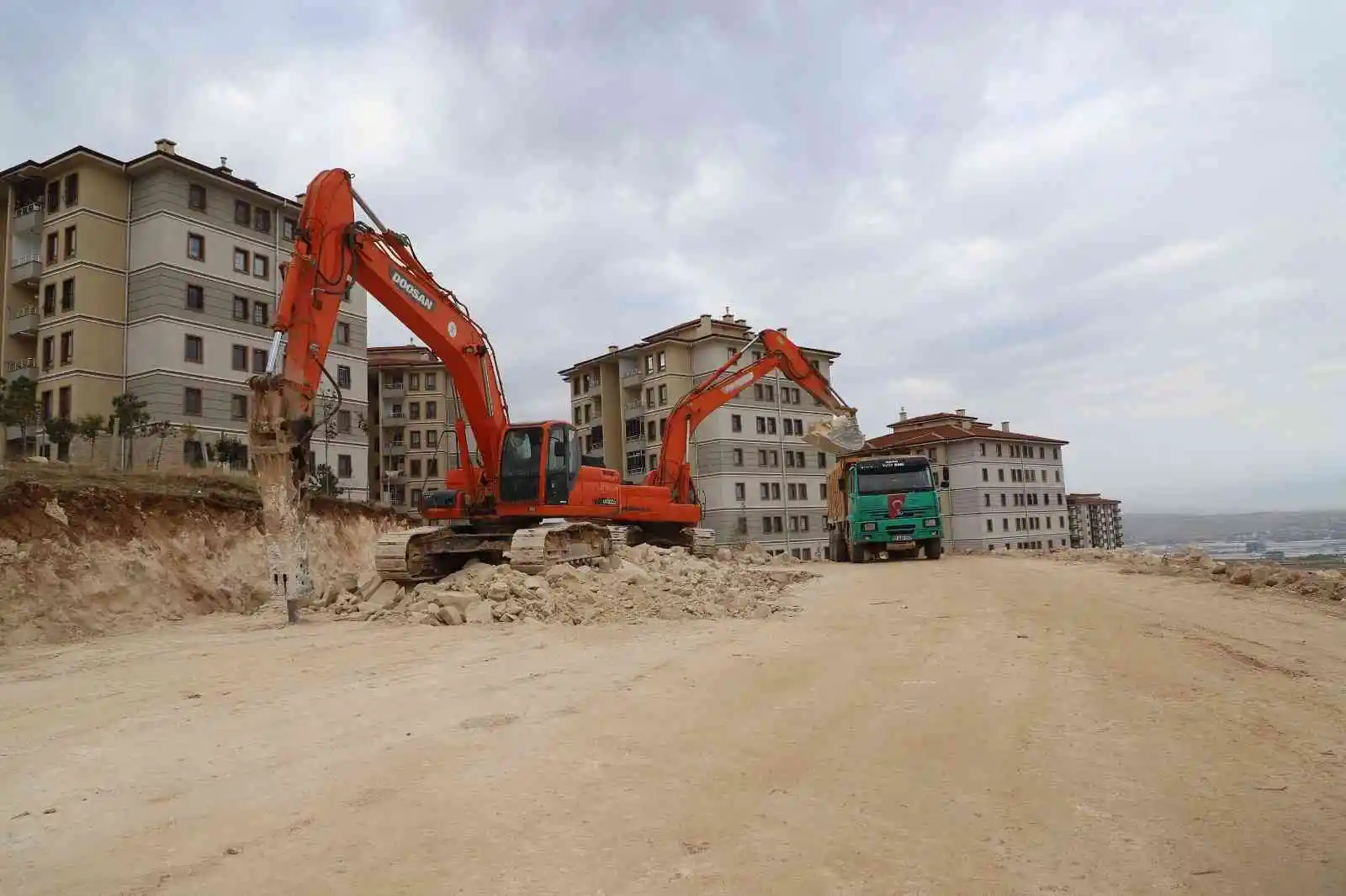 Mahalle sakinleri istedi, çalışmalar anında başladı
