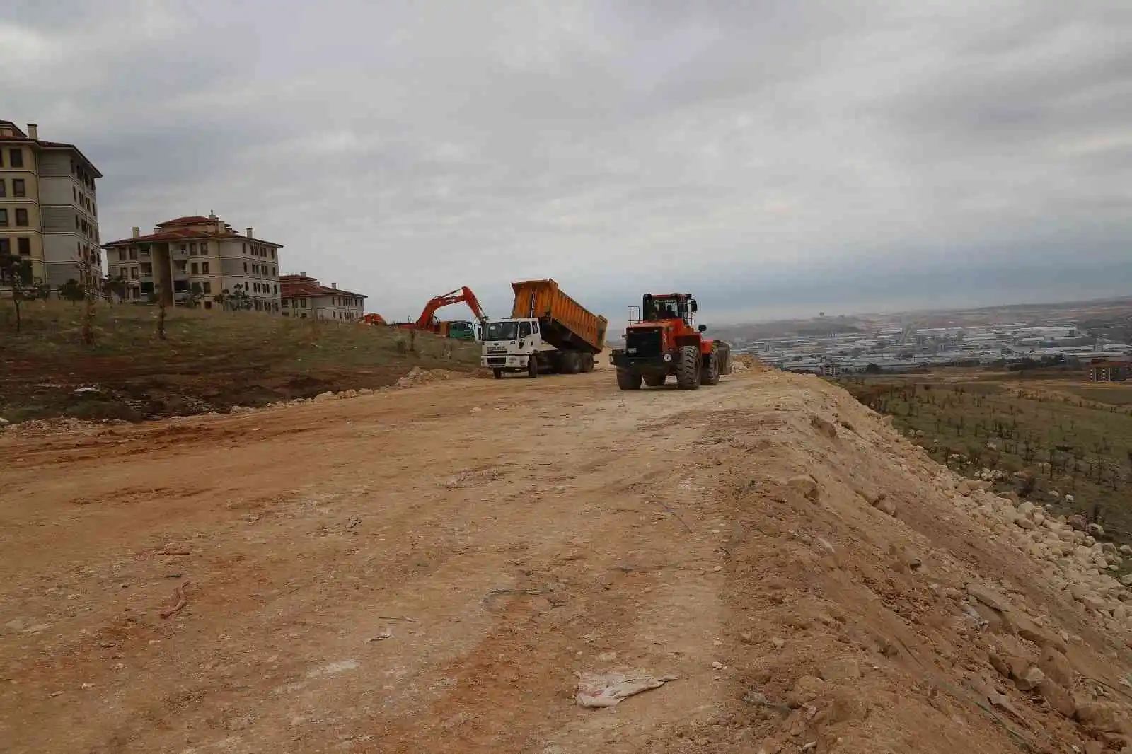 Mahalle sakinleri istedi, çalışmalar anında başladı
