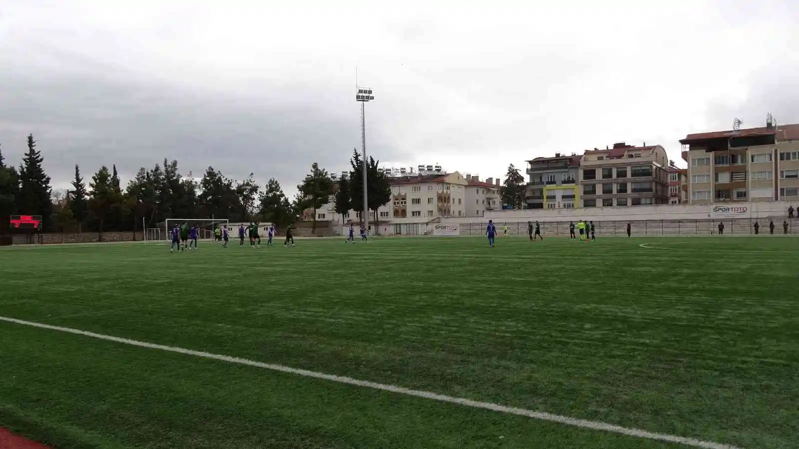 MAKÜ Spor - Sarayönü Belediye Spor maçında saha karıştı