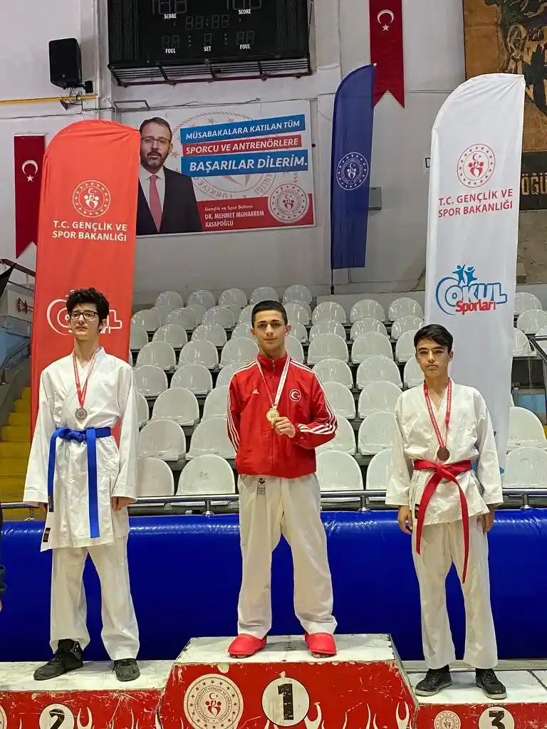 Manisa BBSK Karate takımı sporcularından büyük başarı
