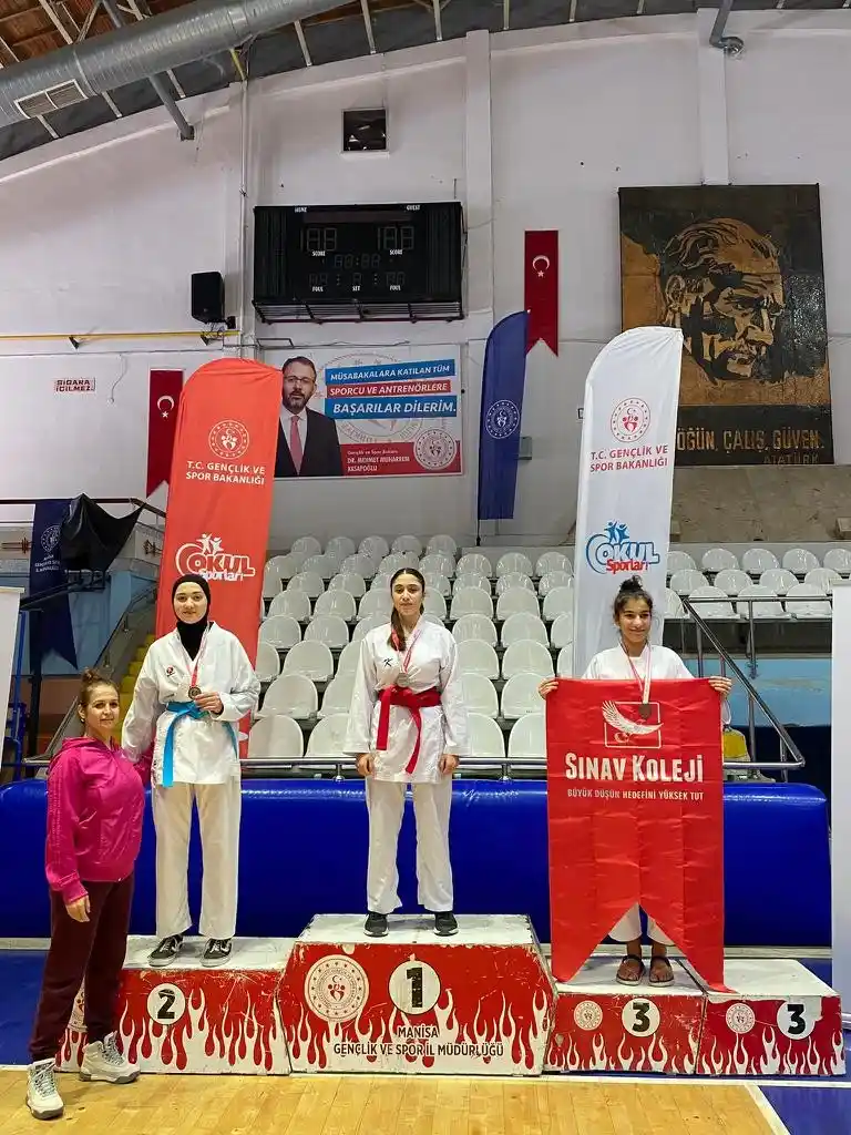 Manisa BBSK Karate takımı sporcularından büyük başarı
