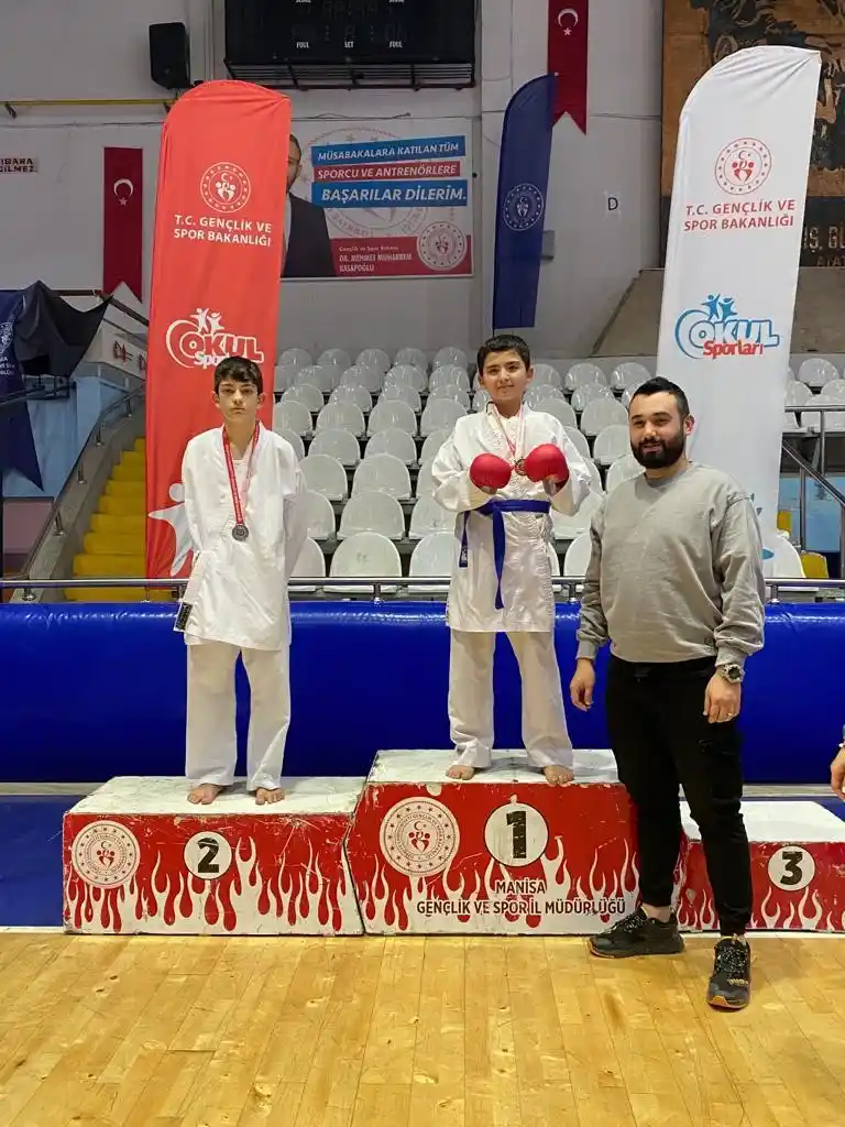 Manisa BBSK Karate takımı sporcularından büyük başarı
