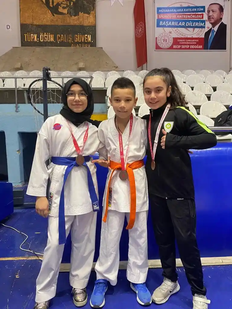 Manisa BBSK Karate takımı sporcularından büyük başarı
