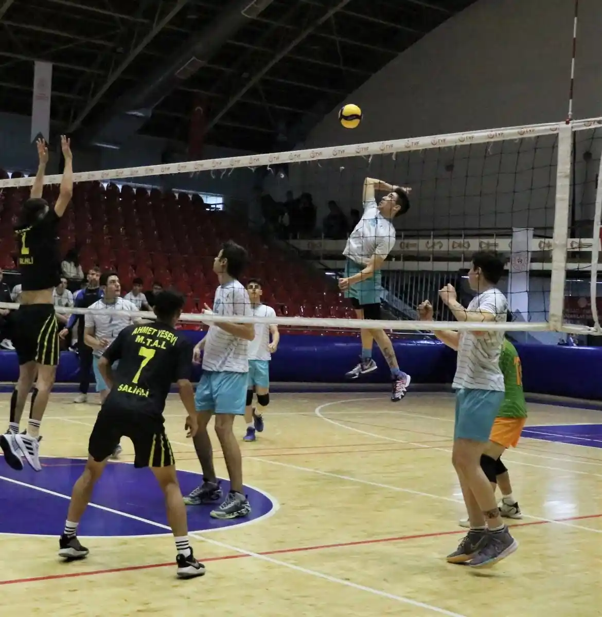 Manisa’da okul sporları gençler voleybol müsabakaları tamamlandı