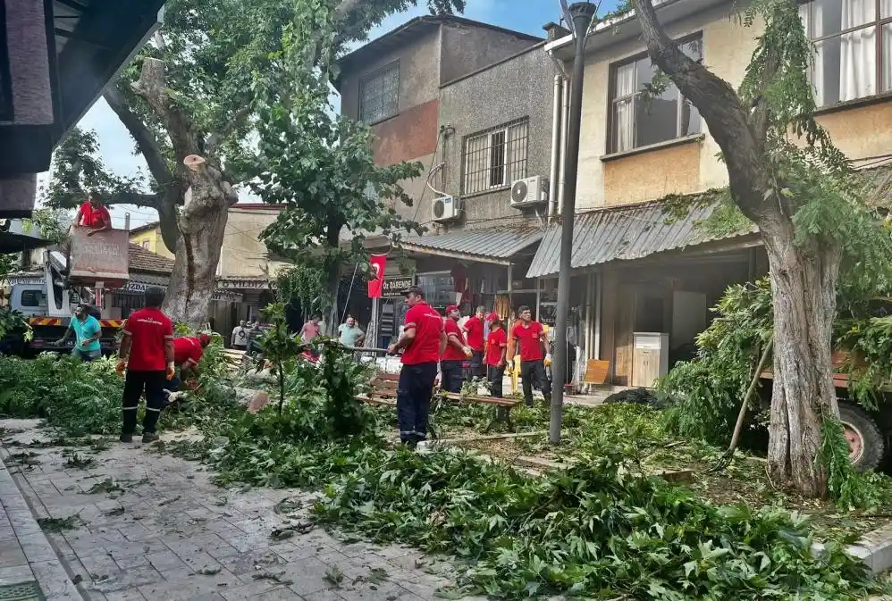 Manisa'ya kuvvetli rüzgar ve fırtına uyarısı