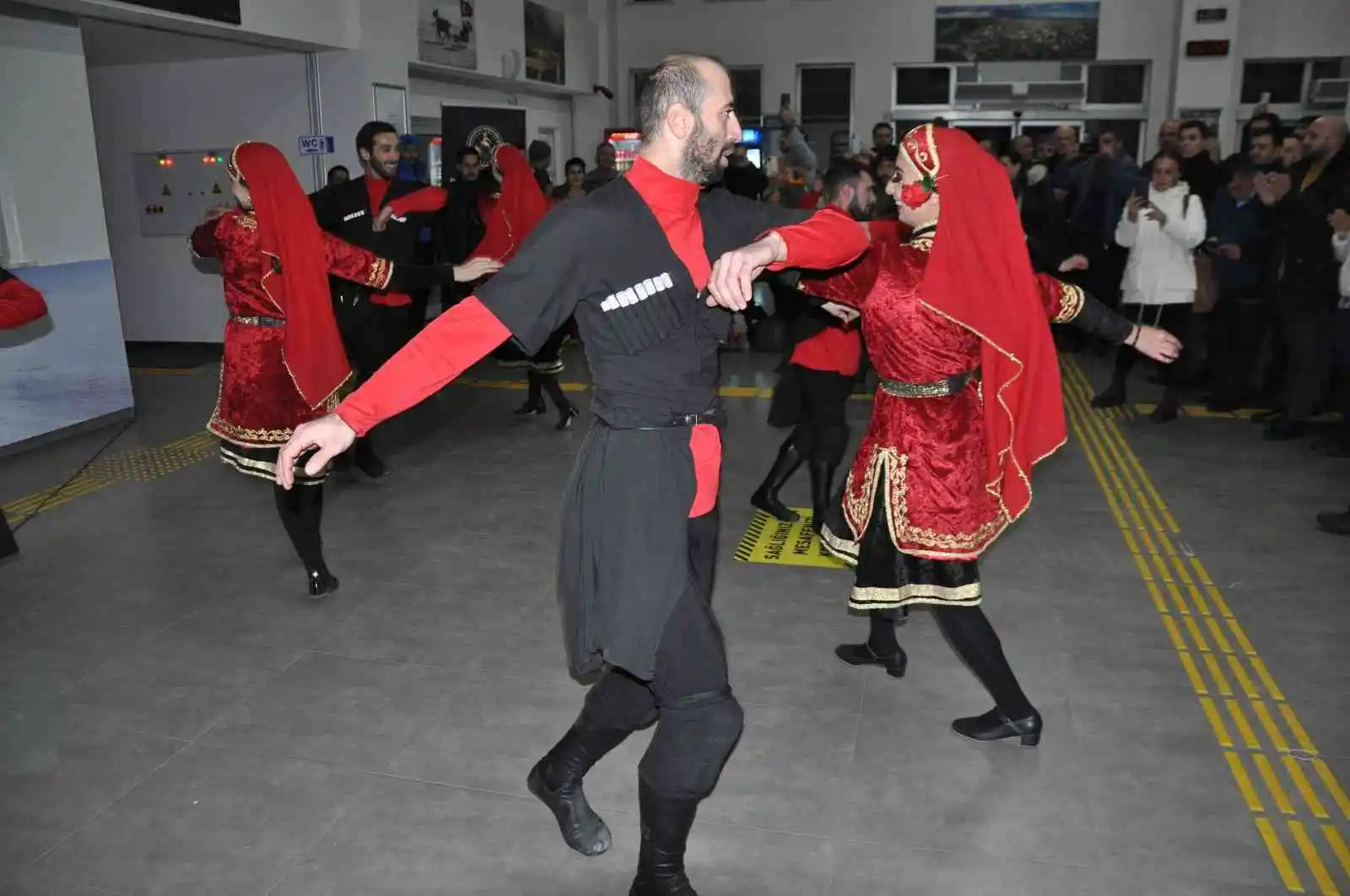 Masalsı yolculuk Kars’ta son buldu: Turistik Doğu Ekspresi sezonun ilk seferini tamamladı
