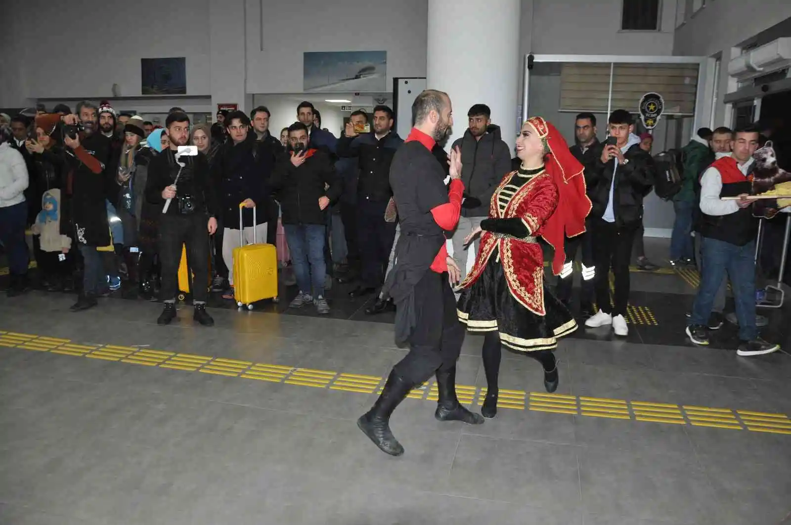 Masalsı yolculuk Kars’ta son buldu: Turistik Doğu Ekspresi sezonun ilk seferini tamamladı
