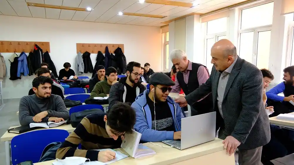 Maskelerle ağızlarını değil gözlerini kapattılar
