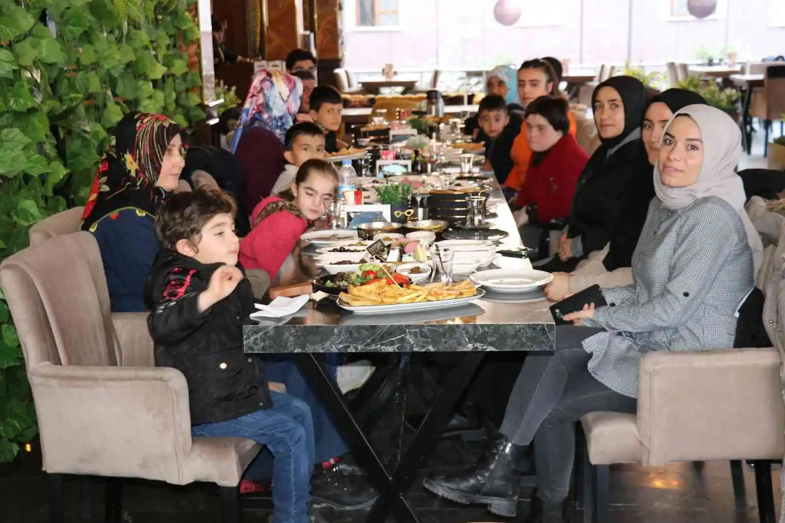 Mekan Kafe Restoran engellileri ağırladı
